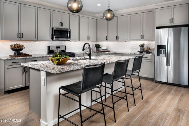 9804 S MINERS RUN Trail, Apache Junction, AZ 85120