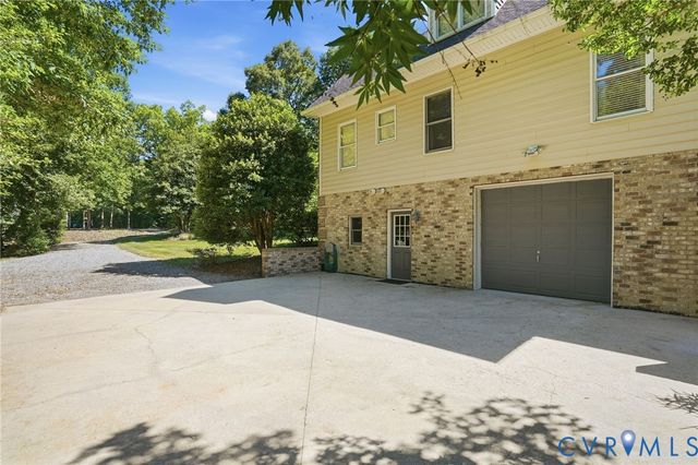 12123 Deer Ridge Ct, Ashland, VA 23005