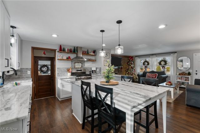 3227 Greenpark Street NW, Massillon, OH 44646