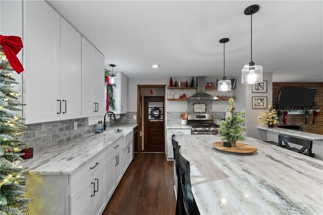 3227 Greenpark Street NW, Massillon, OH 44646