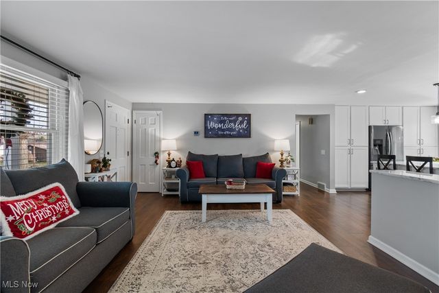 3227 Greenpark Street NW, Massillon, OH 44646