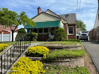 46 Valleyview Avenue, Troy, NY 12180