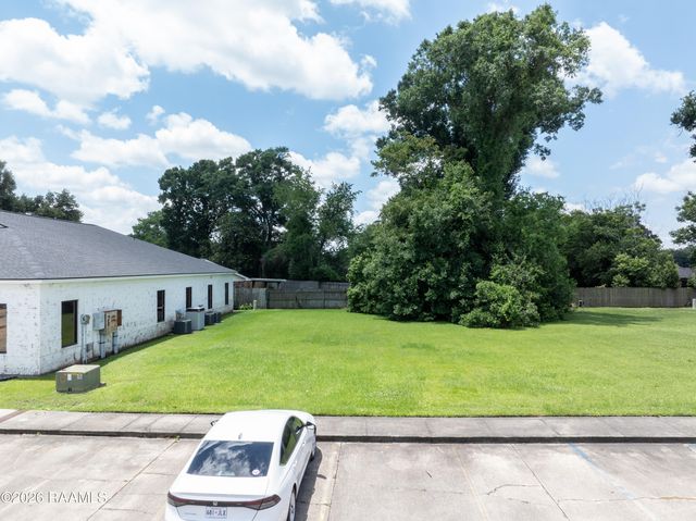 211, 207 W Brentwood Boulevard, Lafayette, LA 70503
