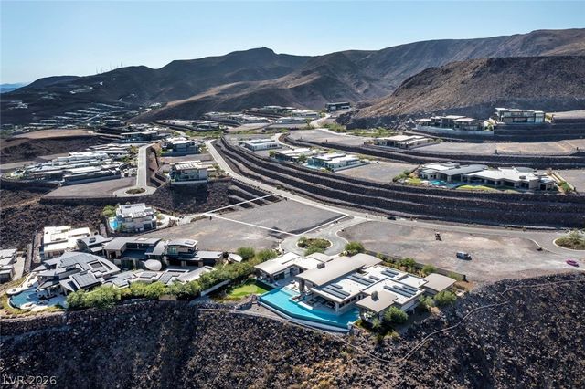 2 Heavens Edge Court, Henderson, NV 89012