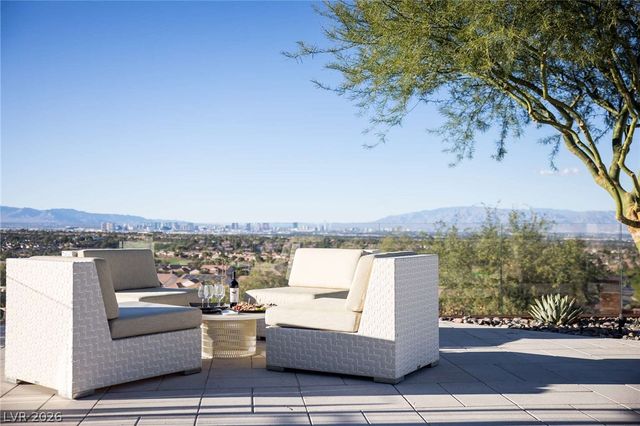 2 Heavens Edge Court, Henderson, NV 89012