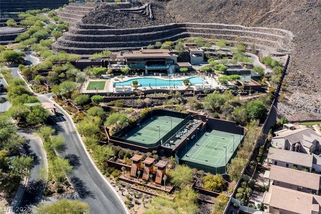 2 Heavens Edge Court, Henderson, NV 89012