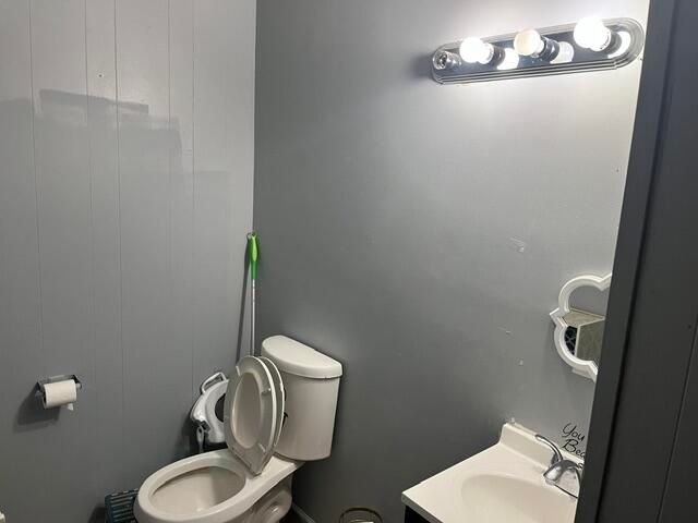 19211 Beech Daly, Redford Charter Twp, MI 48240