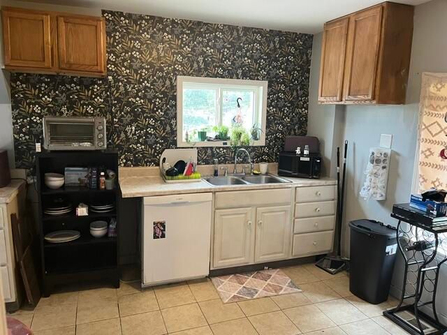 19211 Beech Daly, Redford Charter Twp, MI 48240