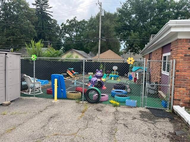 19211 Beech Daly, Redford Charter Twp, MI 48240
