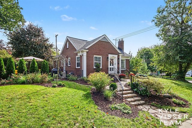 1154 Cadillac Drive, Grand Rapids, MI 49506