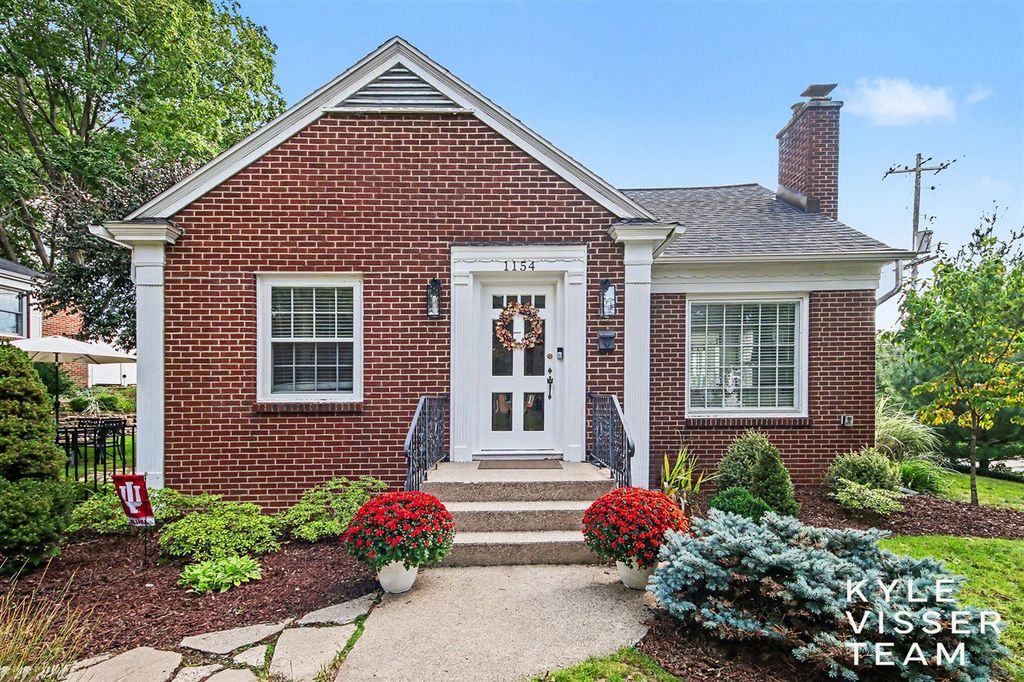 1154 Cadillac Drive, Grand Rapids, MI 49506