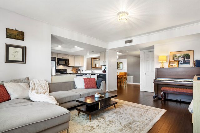 531 Towne House Lane, Richardson, TX 75081