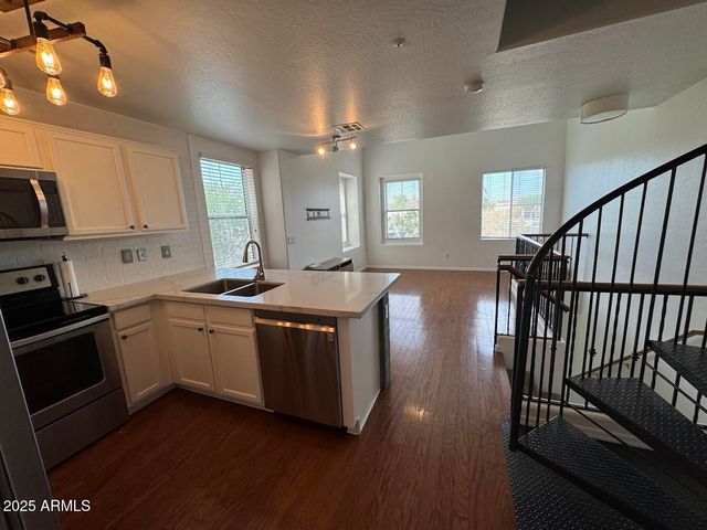 104 W Laurel Court, Gilbert, AZ 85233