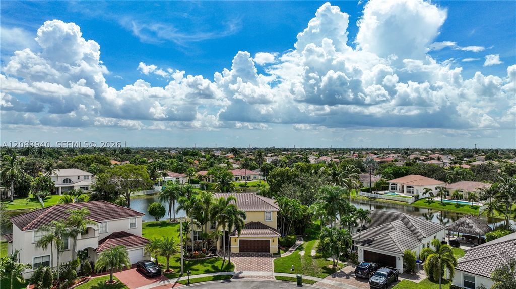 Image 4 of property listing at 18806 NW 23rd Pl, Pembroke Pines, FL 33029