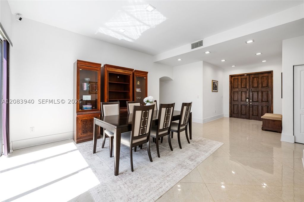 Image 8 of property listing at 18806 NW 23rd Pl, Pembroke Pines, FL 33029