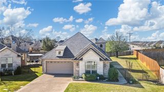 1700 Lakeshore Court, College Station, TX 77845