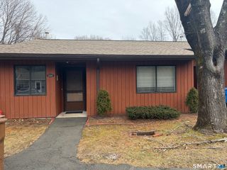 524 Asbury Ridge 524, Shelton, CT 06484