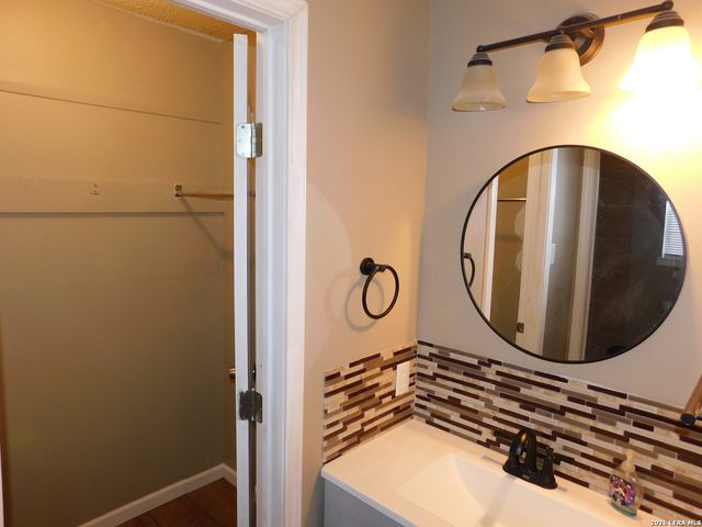 6019 Rainmaker, San Antonio, TX 78238