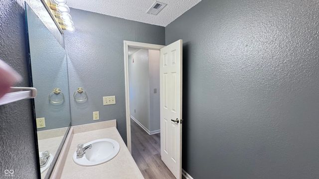 2119 W Van Arsdall Court, Columbus, IN 47201