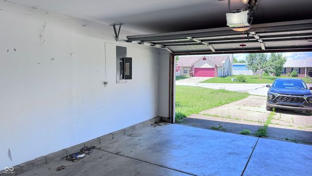 2119 W Van Arsdall Court, Columbus, IN 47201