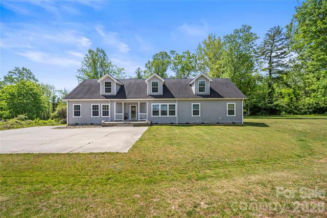 111 Robin Street, Hendersonville, NC 28739