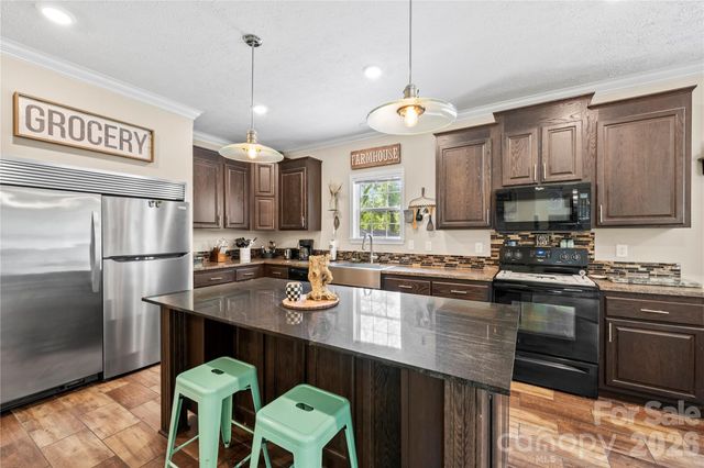 111 Robin Street, Hendersonville, NC 28739