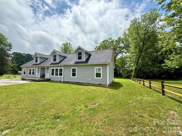 111 Robin Street, Hendersonville, NC 28739