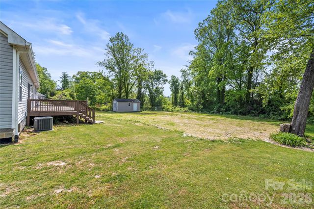111 Robin Street, Hendersonville, NC 28739