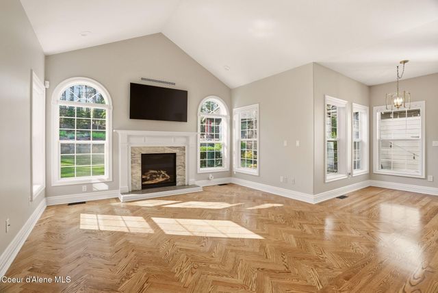 1611 E Heritage Ln, Spokane, WA 99208