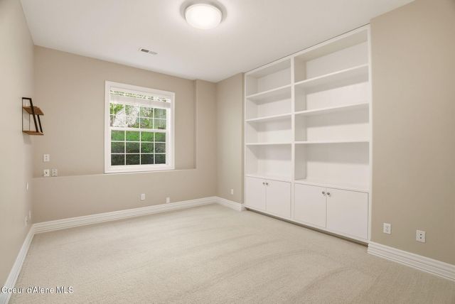 1611 E Heritage Ln, Spokane, WA 99208