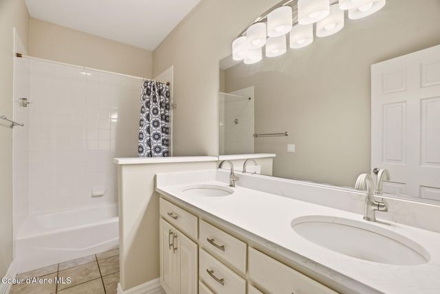 1611 E Heritage Ln, Spokane, WA 99208
