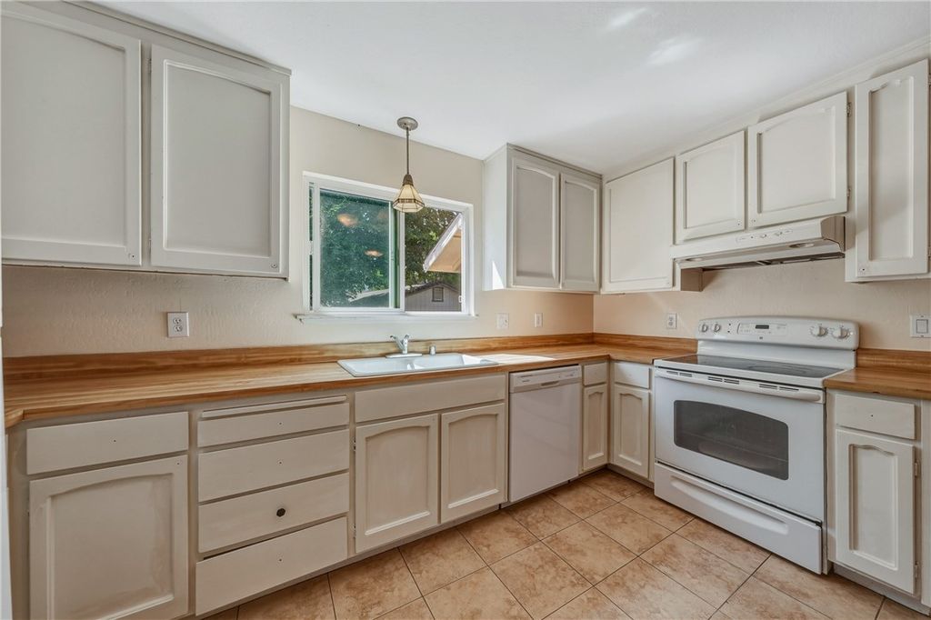 Image 10 of property listing at 10565 Sunset Ridge, Kelseyville, CA 95451