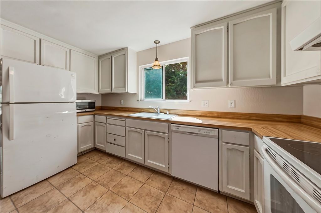 Image 11 of property listing at 10565 Sunset Ridge, Kelseyville, CA 95451