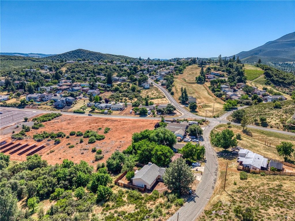 Image 16 of property listing at 10565 Sunset Ridge, Kelseyville, CA 95451