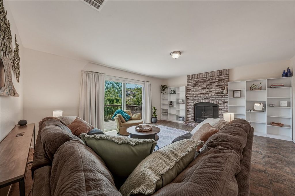 Image 6 of property listing at 10565 Sunset Ridge, Kelseyville, CA 95451