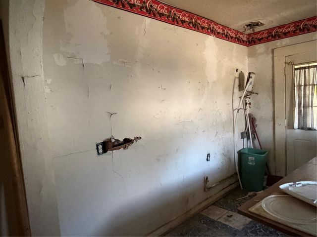 6613 W Montgomery Road, Houston, TX 77091