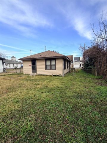 6613 W Montgomery Road, Houston, TX 77091