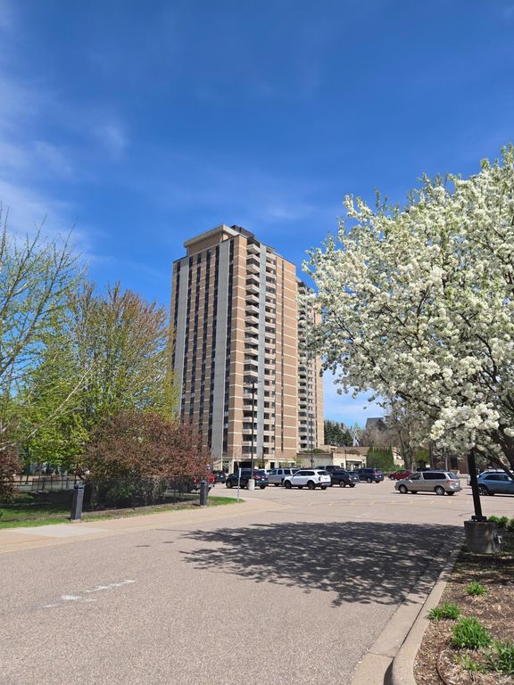 410 Groveland Avenue 1704, Minneapolis, MN 55403 — photo 2