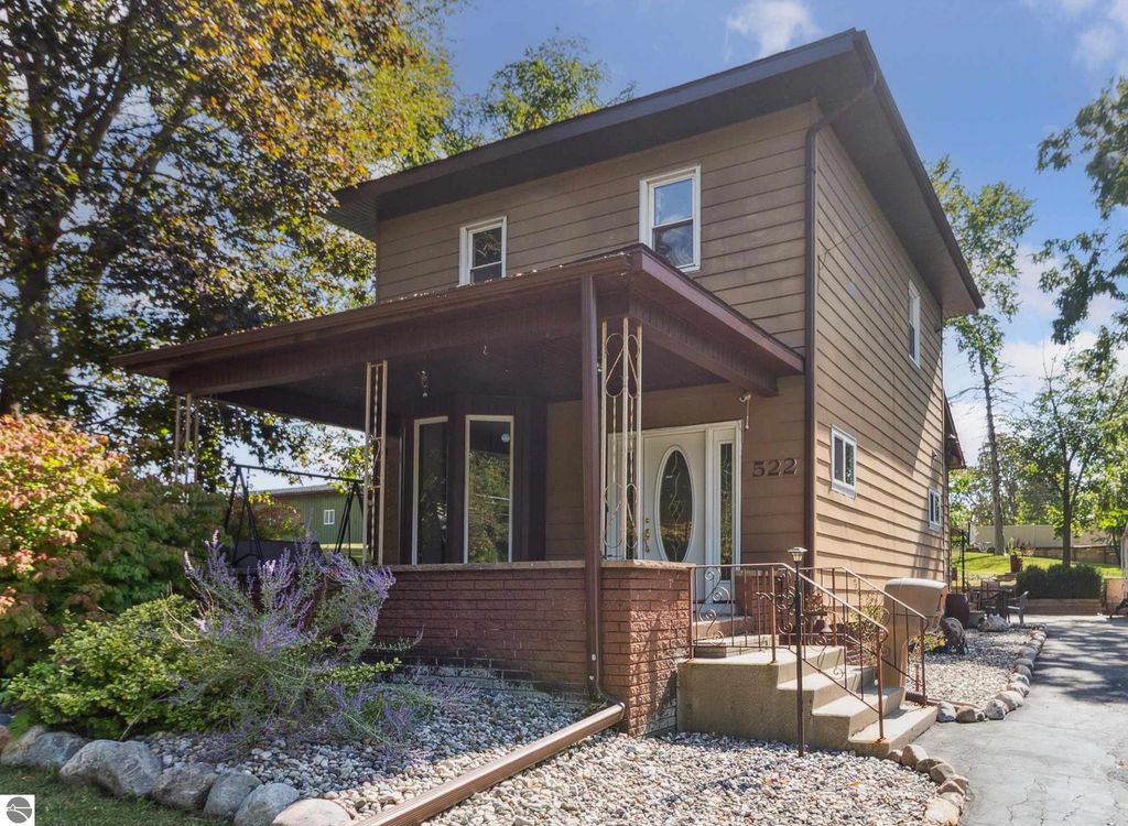 Image 1 of property listing at 522 E Saginaw Street, St Louis, MI 48880