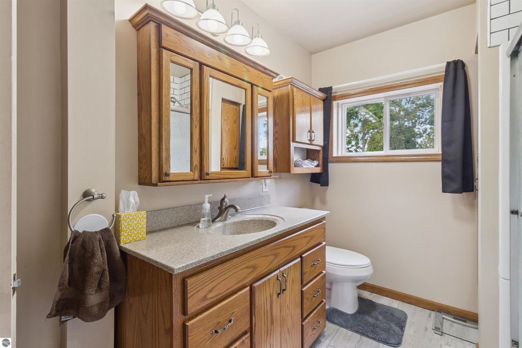 Image 14 of property listing at 522 E Saginaw Street, St Louis, MI 48880