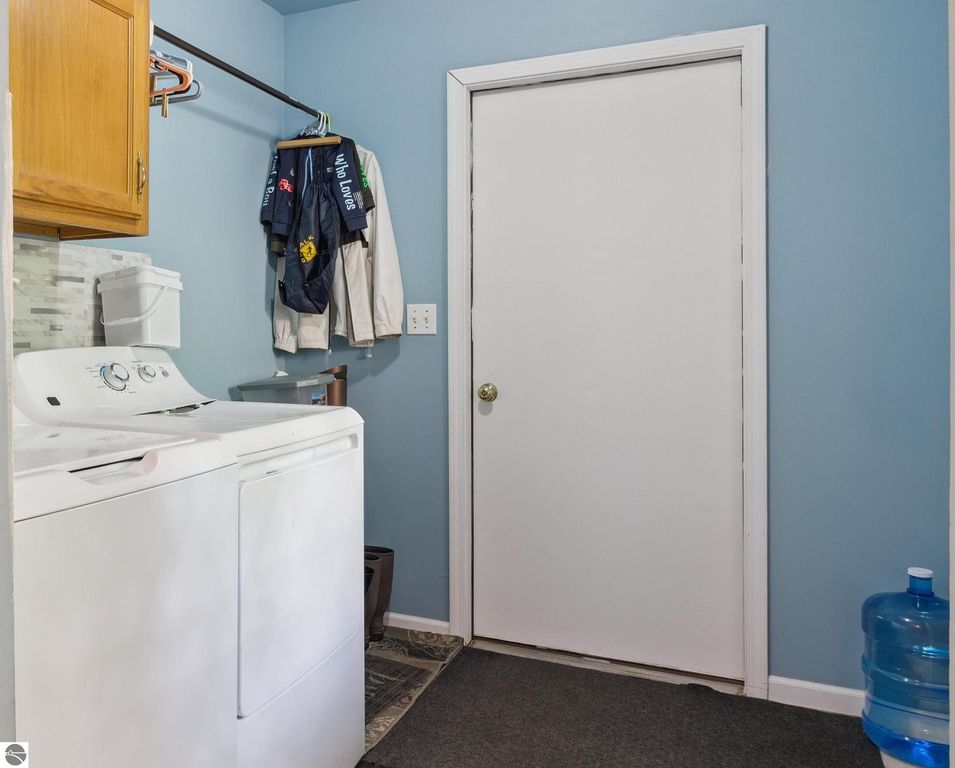 Image 15 of property listing at 522 E Saginaw Street, St Louis, MI 48880