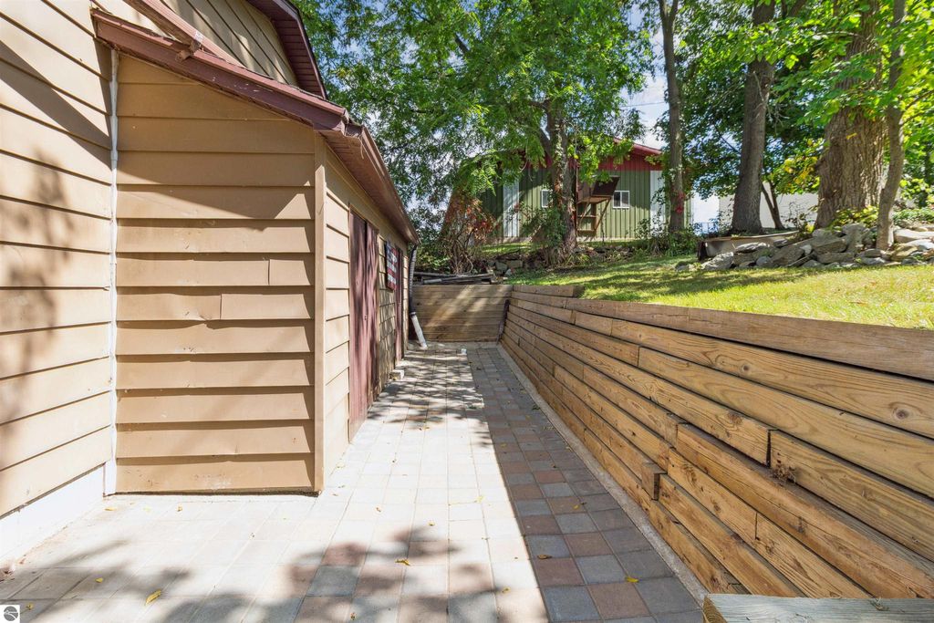 Image 29 of property listing at 522 E Saginaw Street, St Louis, MI 48880