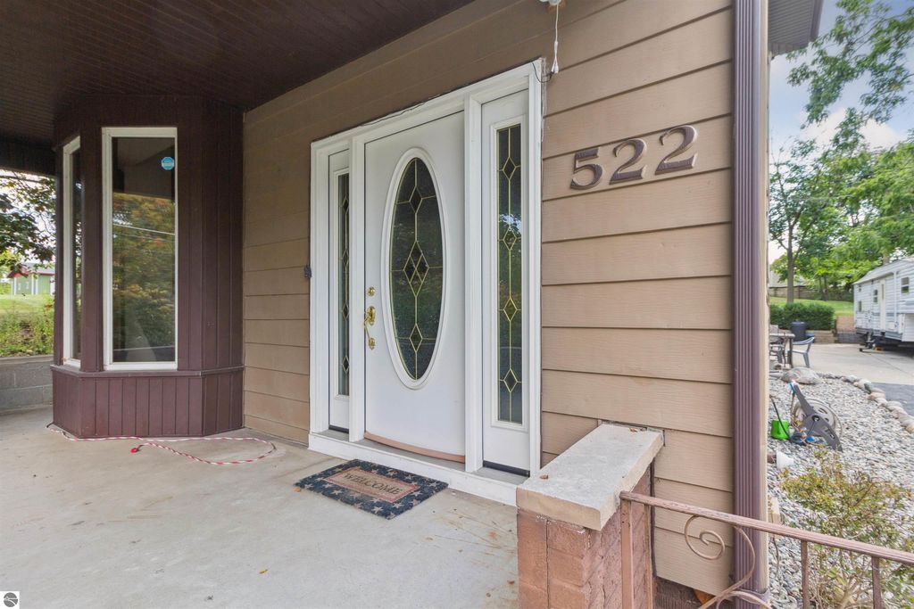 Image 3 of property listing at 522 E Saginaw Street, St Louis, MI 48880