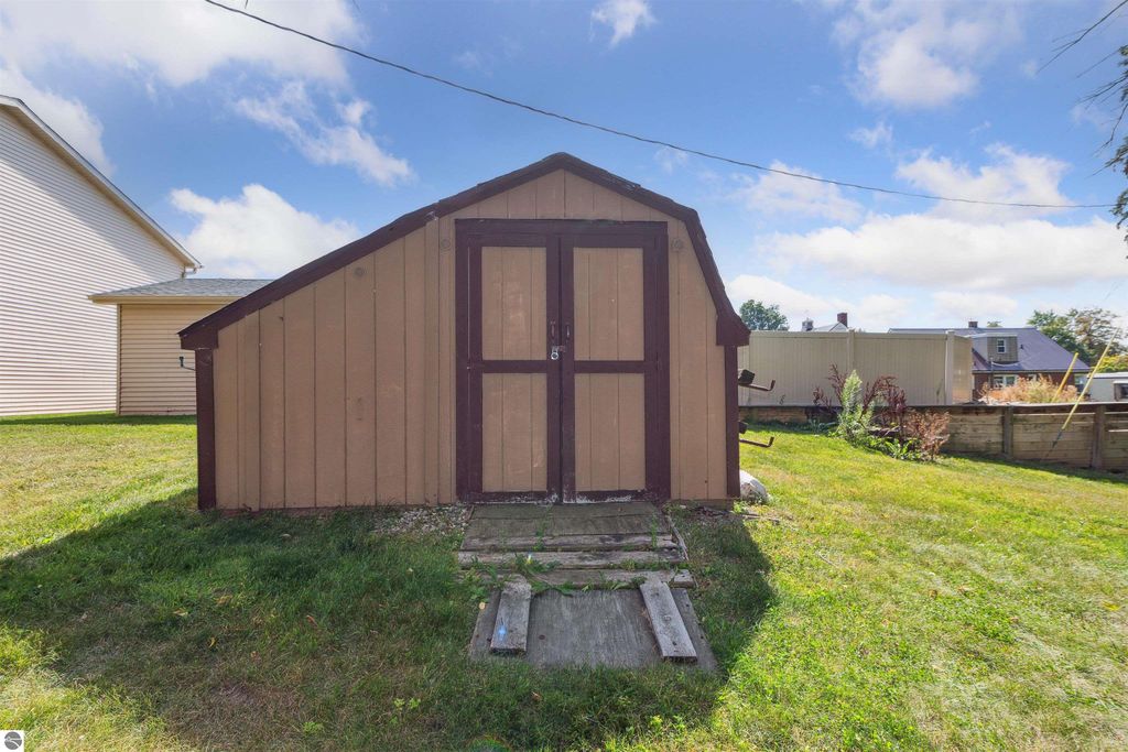 Image 30 of property listing at 522 E Saginaw Street, St Louis, MI 48880