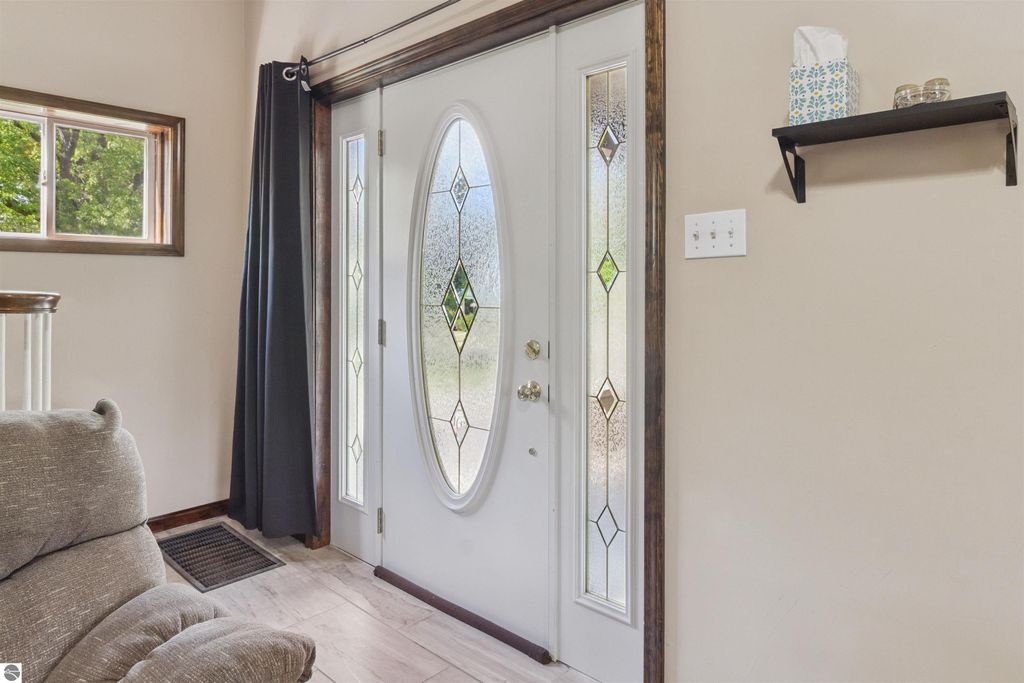 Image 4 of property listing at 522 E Saginaw Street, St Louis, MI 48880