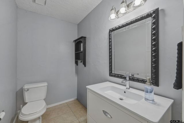 10203 Crestview Drive., Tyler, TX 75707