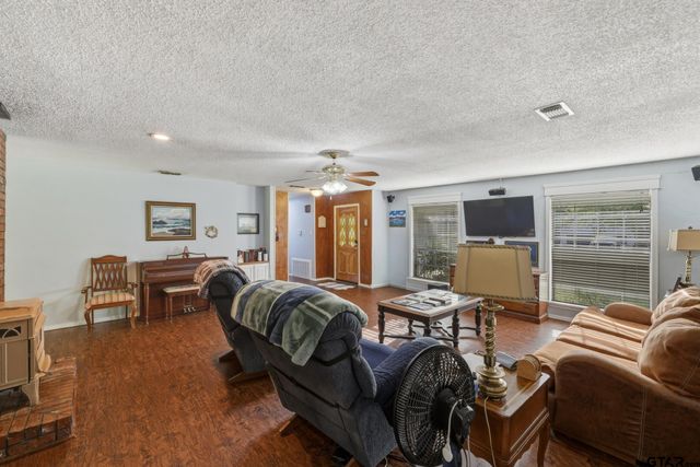 10203 Crestview Drive., Tyler, TX 75707