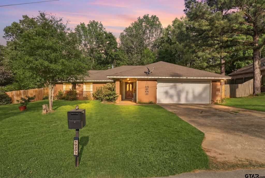 10203 Crestview Drive., Tyler, TX 75707