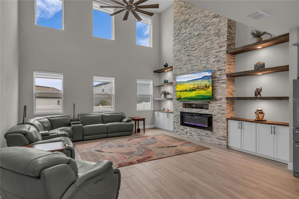 Image 12 of property listing at 2081 DERWENT DRIVE, Davenport, FL 33896