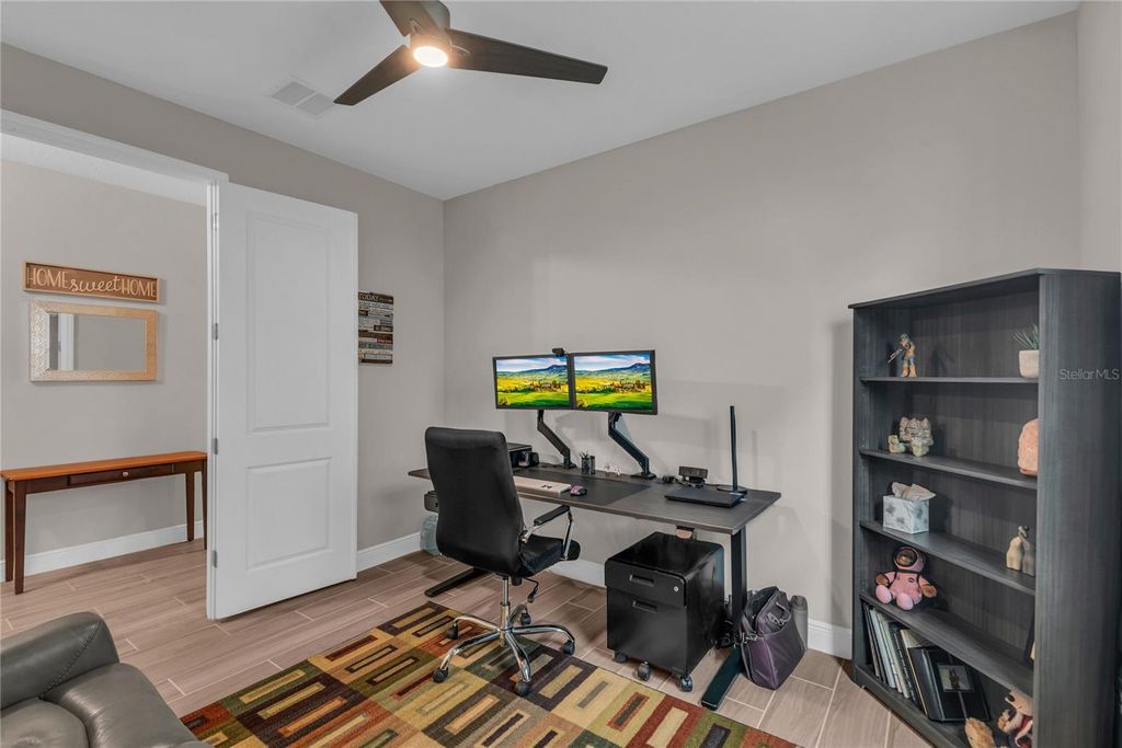 Image 17 of property listing at 2081 DERWENT DRIVE, Davenport, FL 33896